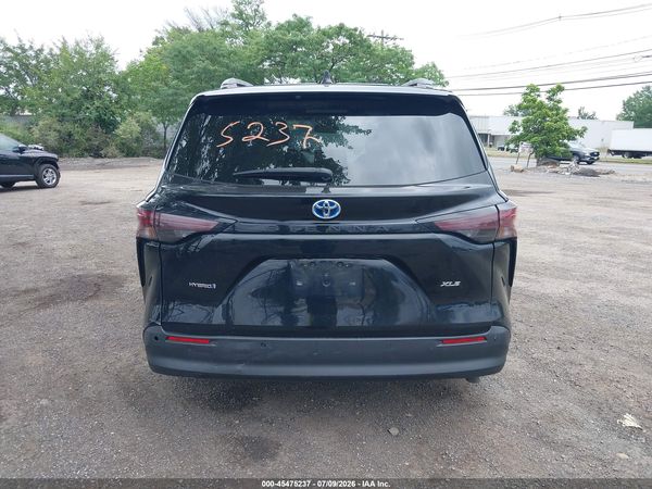 2023 TOYOTA SIENNA XLE