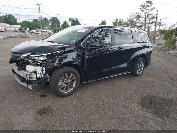2023 TOYOTA SIENNA XLE