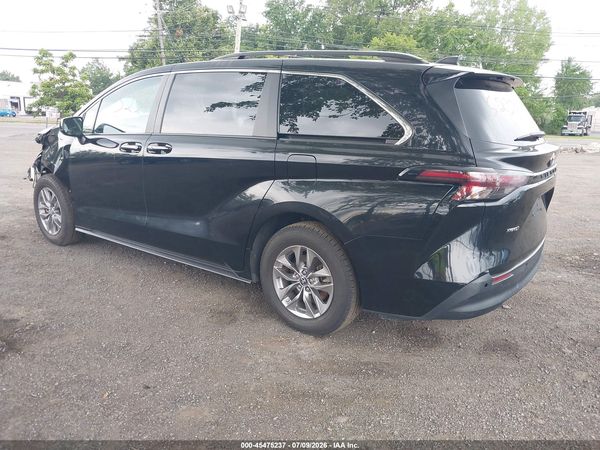 2023 TOYOTA SIENNA XLE