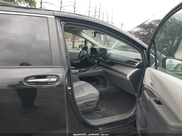 2023 TOYOTA SIENNA XLE