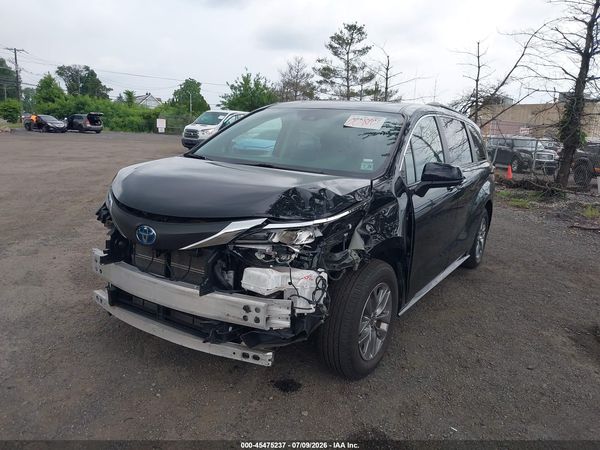 2023 TOYOTA SIENNA XLE