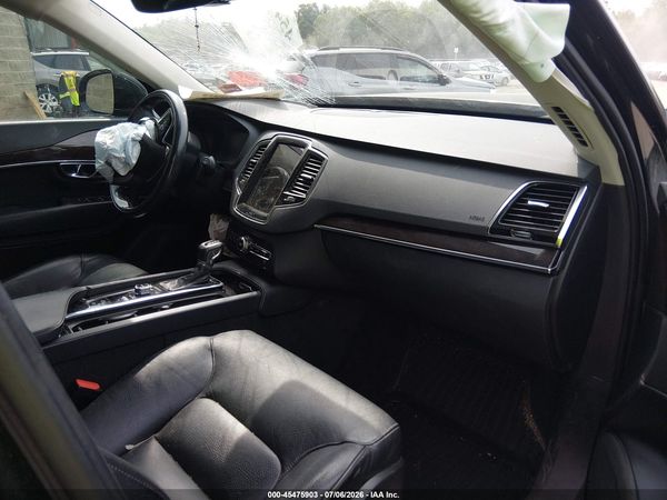 2016 VOLVO XC90 T6 MOMENTUM