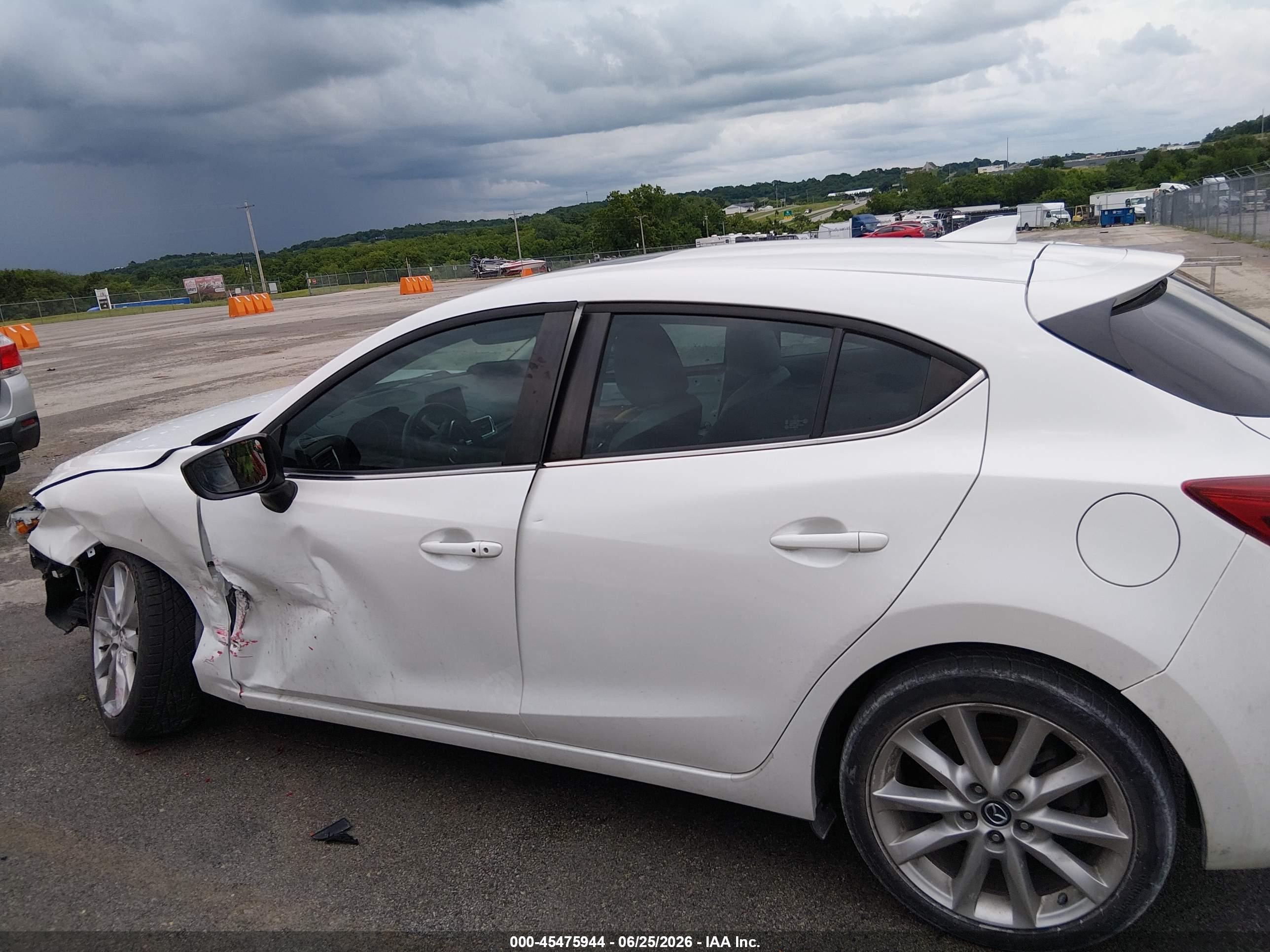 2017 MAZDA MAZDA3 GRAND TOURING