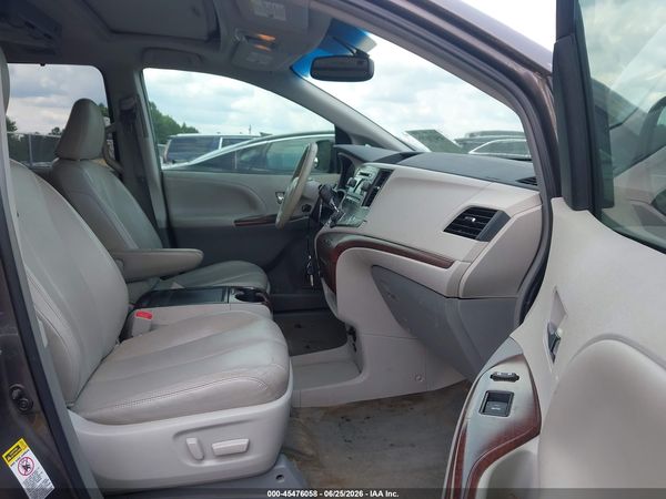 2013 TOYOTA SIENNA XLE V6 8 PASSENGER — I5