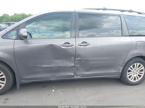 2013 TOYOTA SIENNA XLE V6 8 PASSENGER — I6