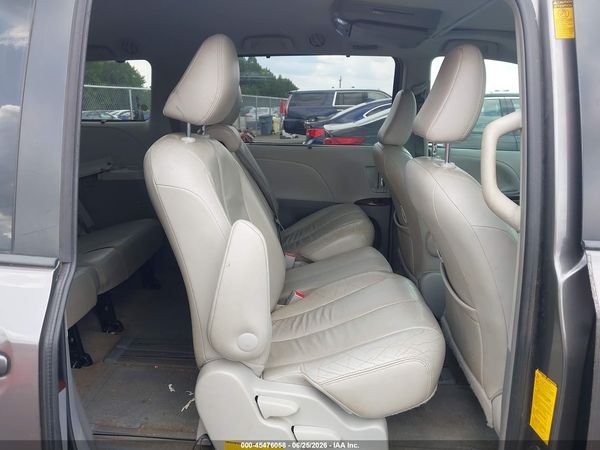 2013 TOYOTA SIENNA XLE V6 8 PASSENGER — I8