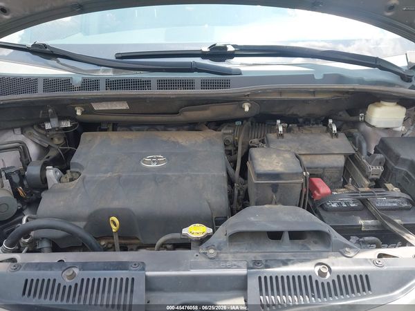 2013 TOYOTA SIENNA XLE V6 8 PASSENGER — I10