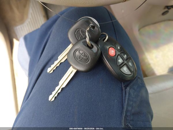 2013 TOYOTA SIENNA XLE V6 8 PASSENGER — I11