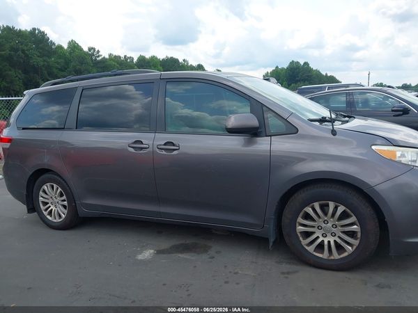 2013 TOYOTA SIENNA XLE V6 8 PASSENGER — I116
