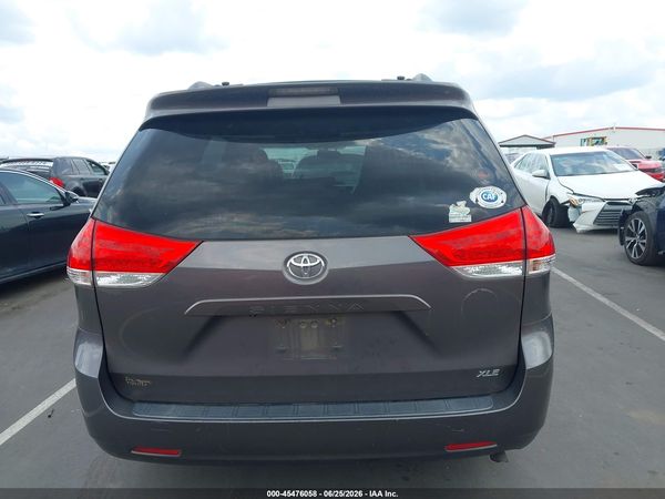 2013 TOYOTA SIENNA XLE V6 8 PASSENGER — I119