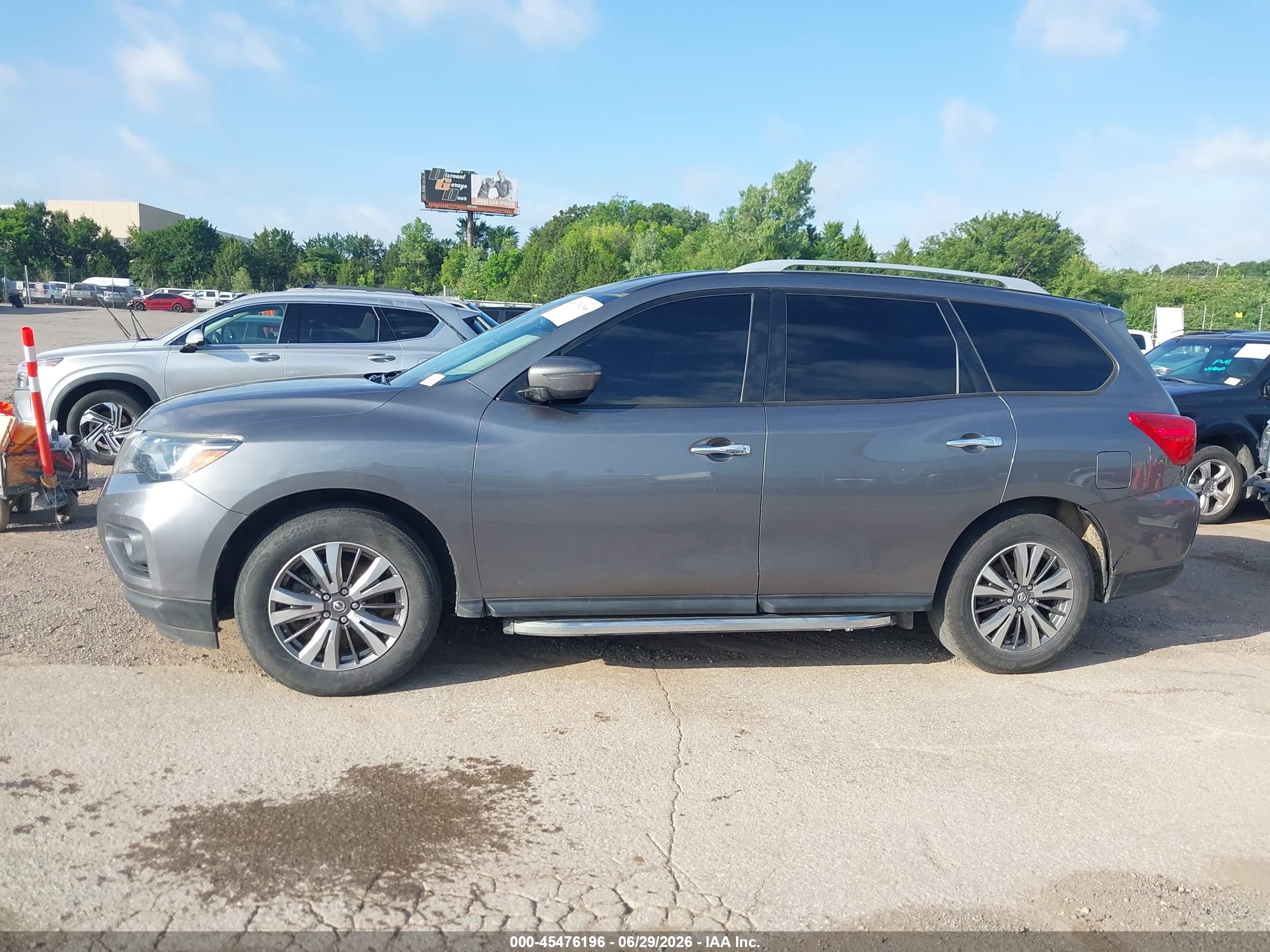 2018 NISSAN PATHFINDER SV