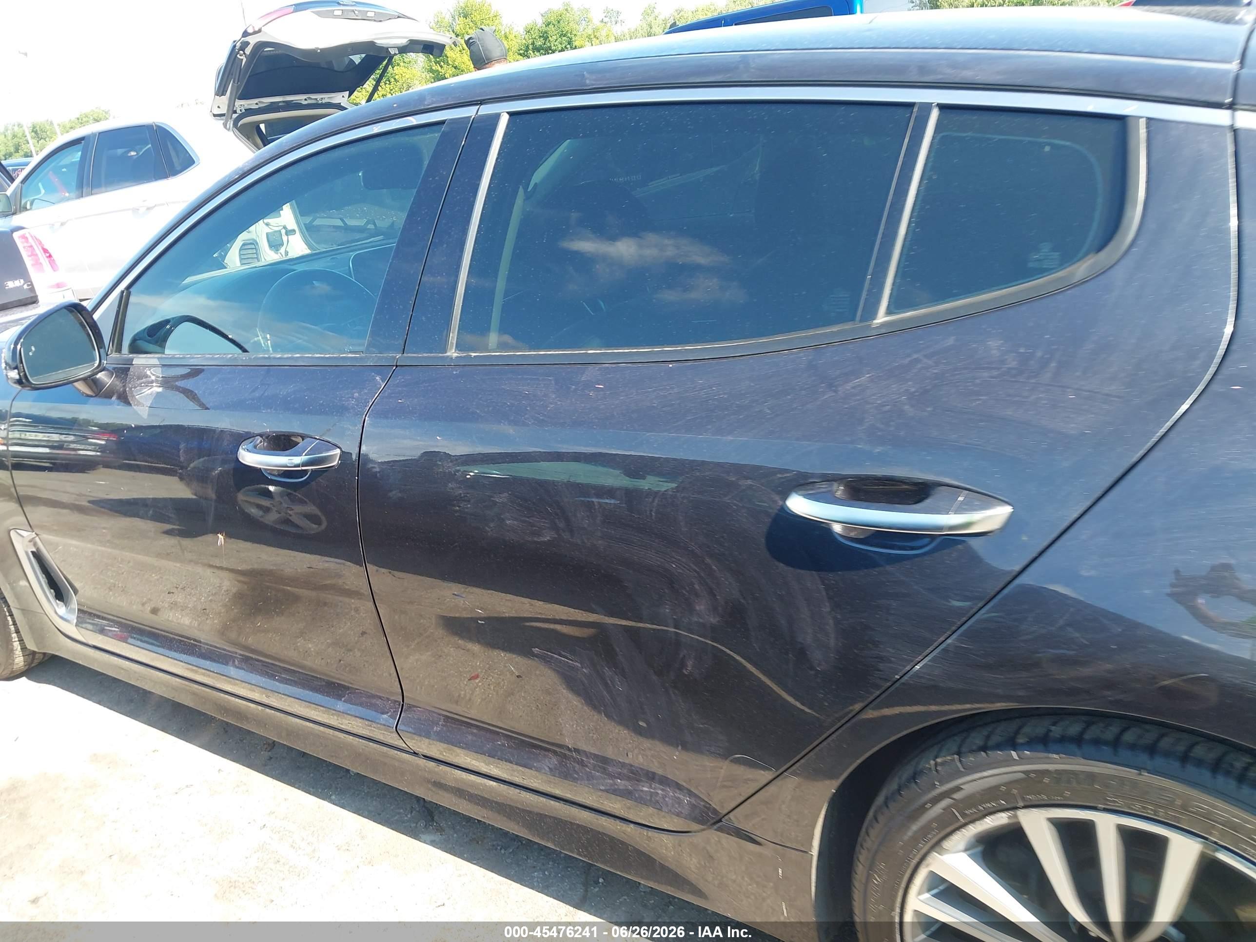 2019 KIA STINGER Base