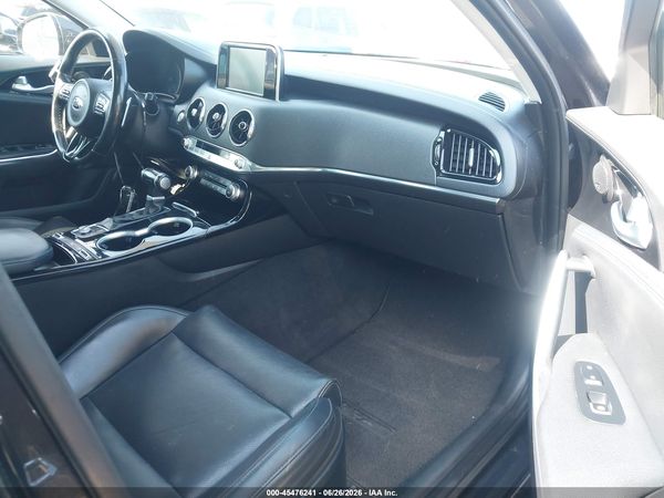 2019 KIA STINGER Base