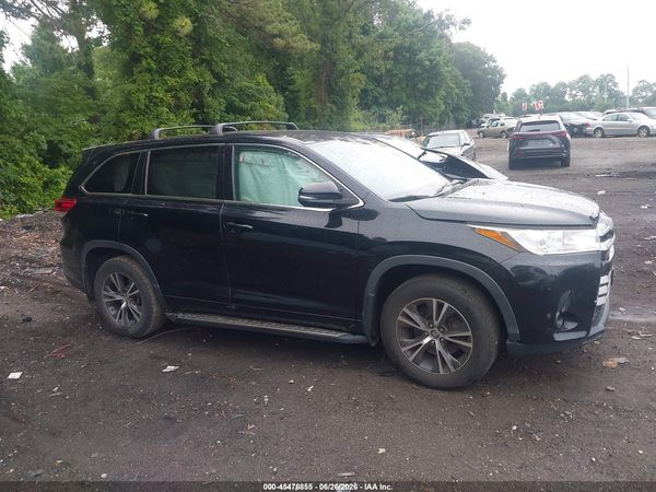 2017 TOYOTA HIGHLANDER LE