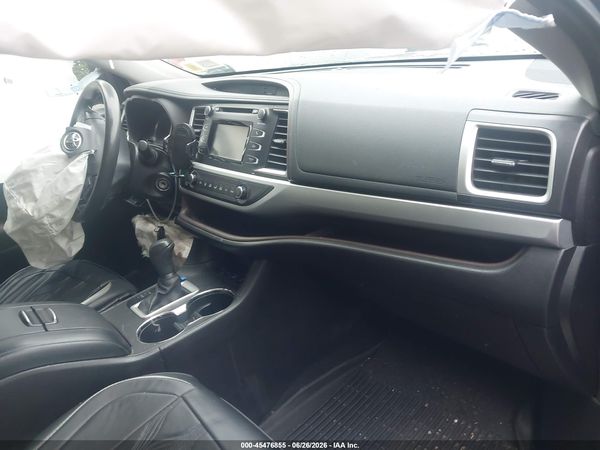 2017 TOYOTA HIGHLANDER LE