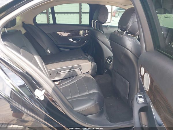2015 MERCEDES-BENZ C 300 Base — I8