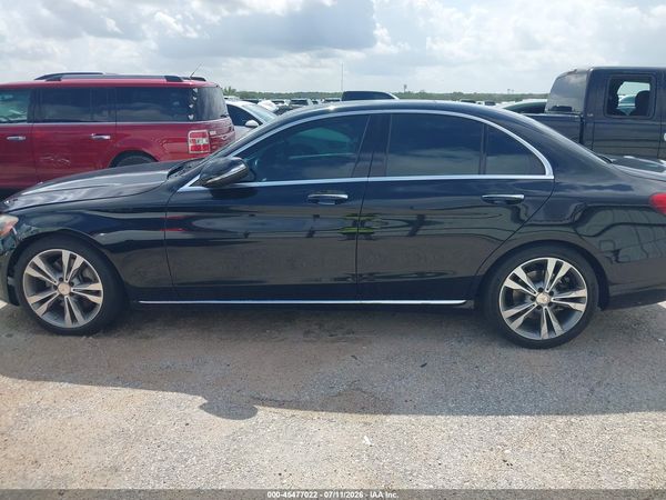 2015 MERCEDES-BENZ C 300 Base — I117