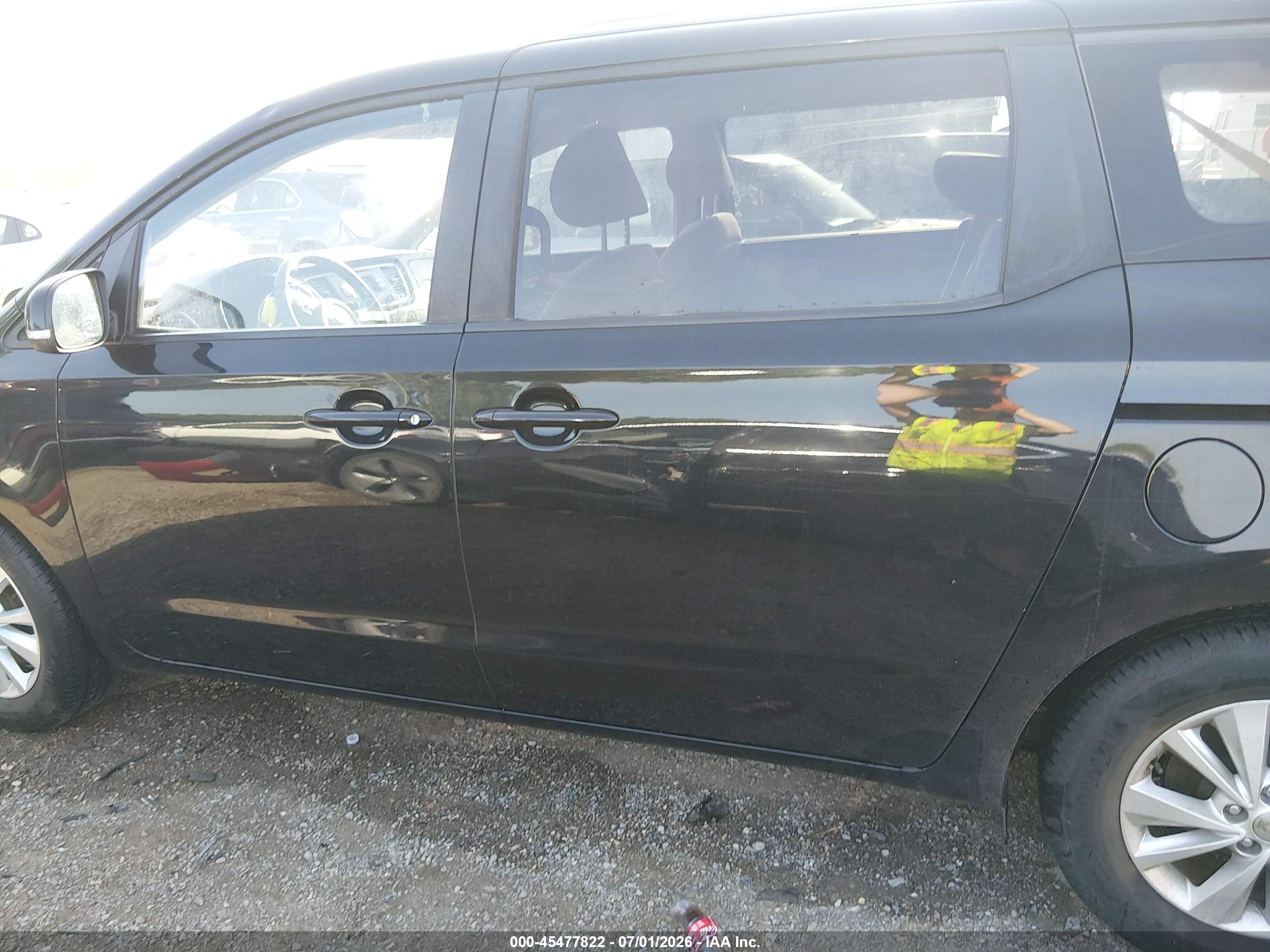 2016 KIA SEDONA LX