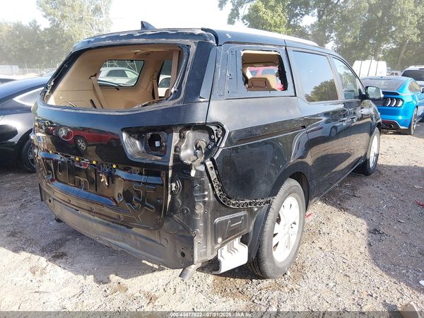 2016 KIA SEDONA LX