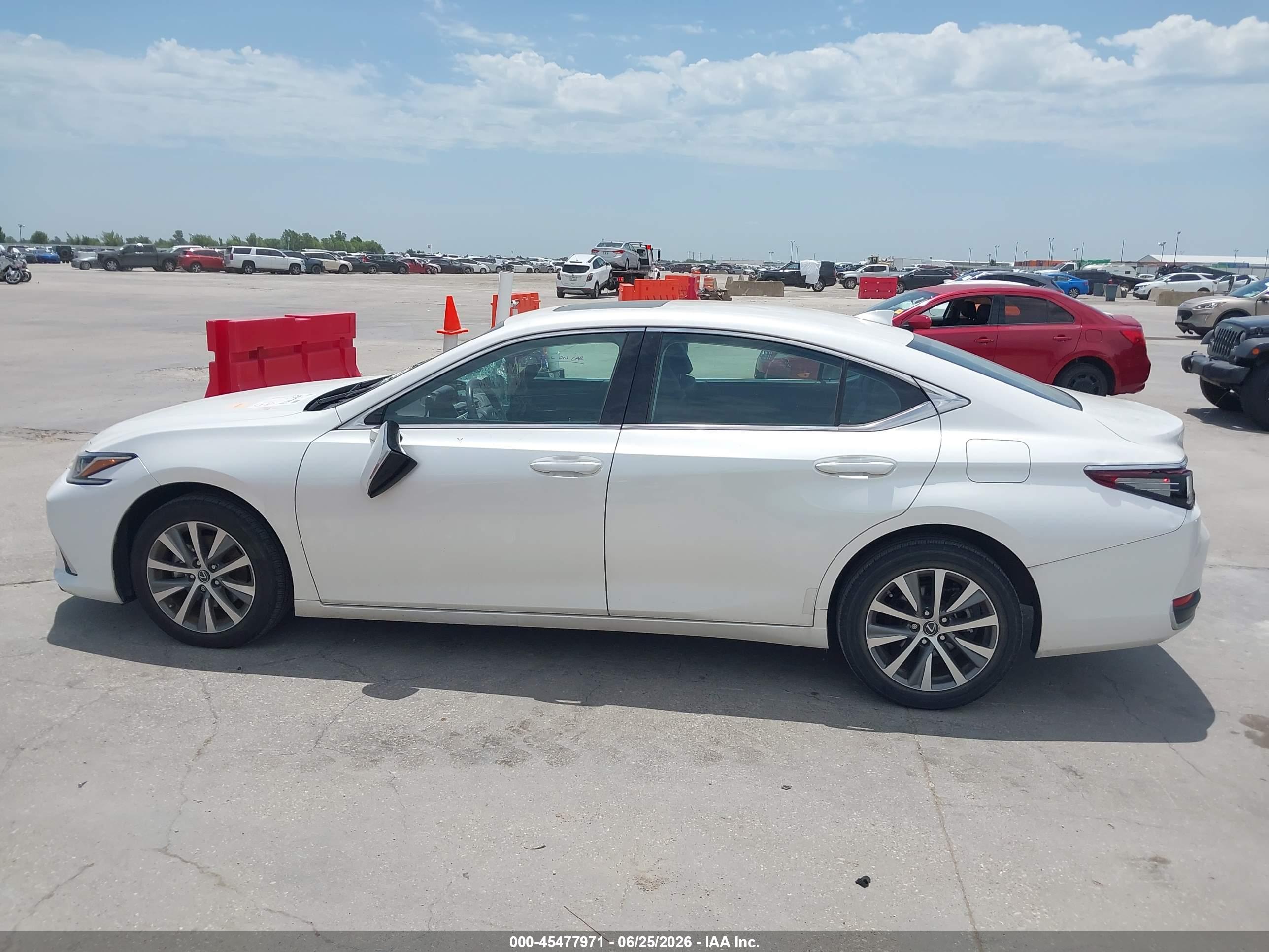 2021 LEXUS ES