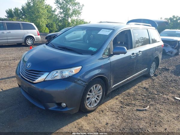 2017 TOYOTA SIENNA — I2