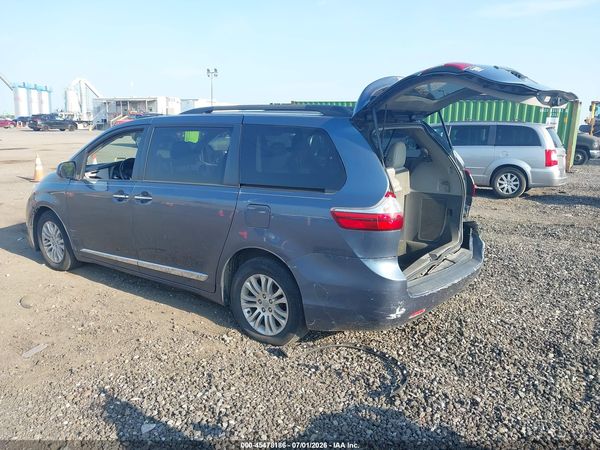 2017 TOYOTA SIENNA XLE 8 PASSENGER — I3