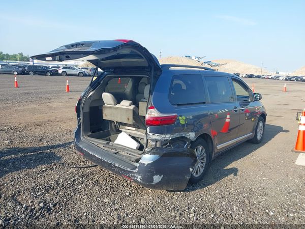 2017 TOYOTA SIENNA XLE 8 PASSENGER — I6