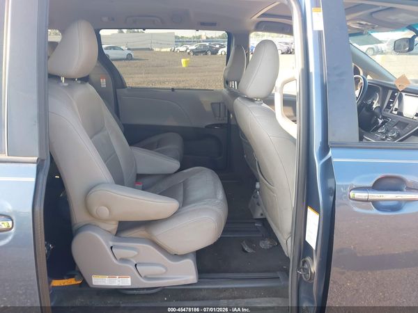 2017 TOYOTA SIENNA XLE 8 PASSENGER — I8