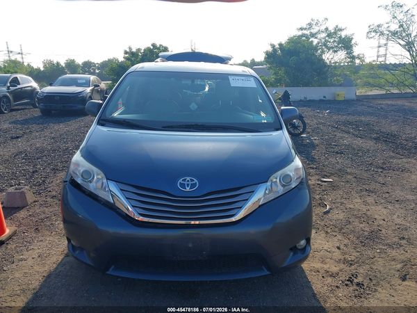2017 TOYOTA SIENNA XLE 8 PASSENGER — I115