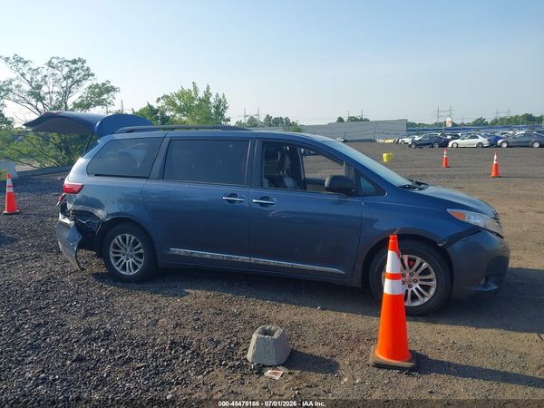 2017 TOYOTA SIENNA XLE 8 PASSENGER — I116