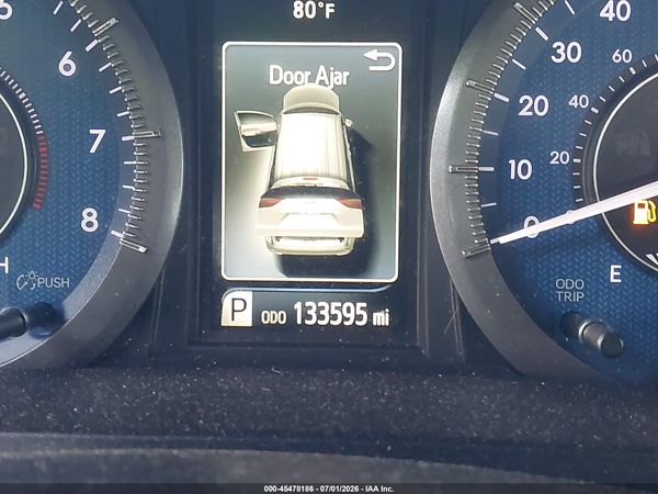 2017 TOYOTA SIENNA XLE 8 PASSENGER — I118