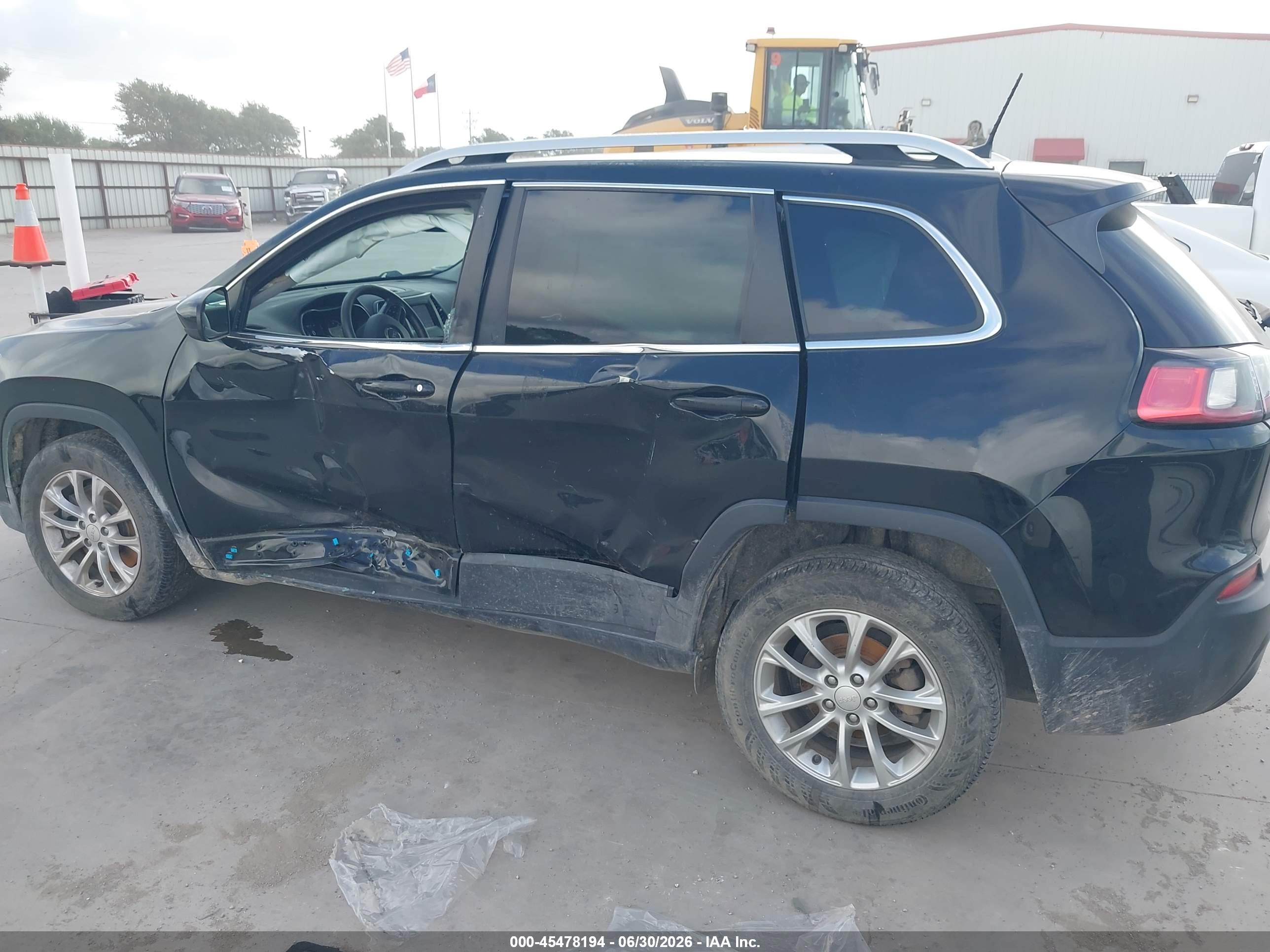 2019 JEEP CHEROKEE LATITUDE FWD