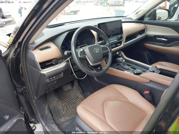 2025 TOYOTA GRAND HIGHLANDER PLATINUM