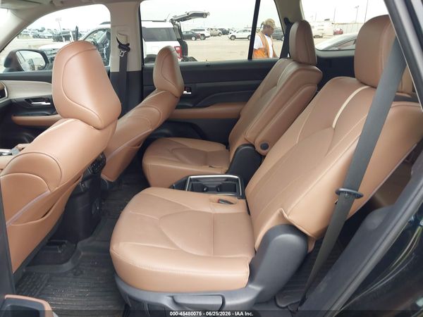 2025 TOYOTA GRAND HIGHLANDER PLATINUM