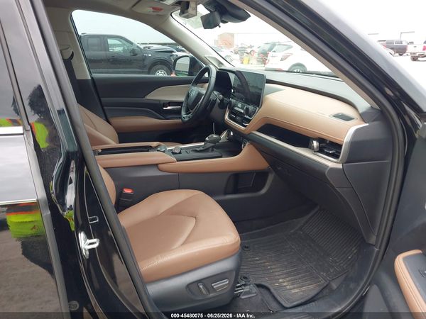 2025 TOYOTA GRAND HIGHLANDER PLATINUM