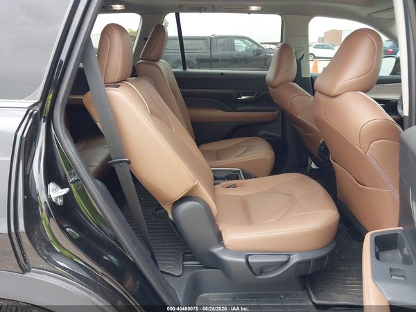 2025 TOYOTA GRAND HIGHLANDER PLATINUM