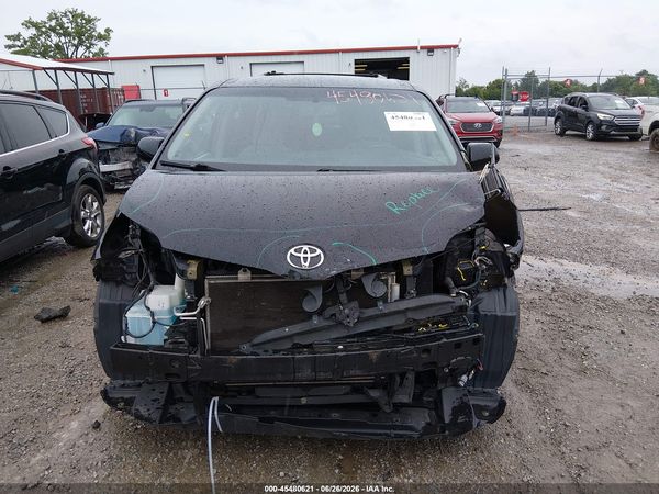 2017 TOYOTA SIENNA LE 8 PASSENGER