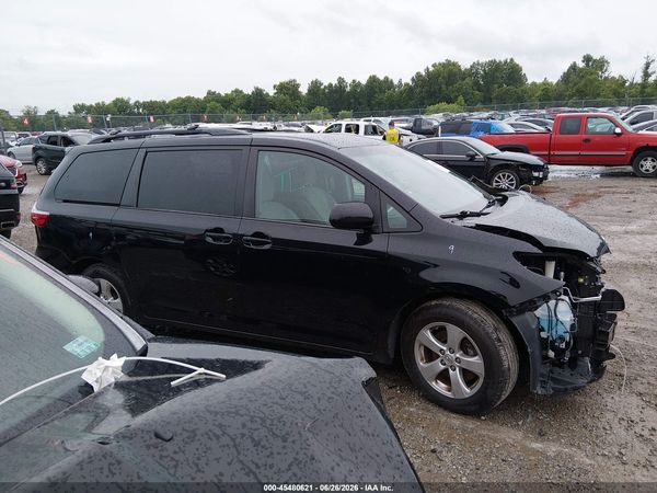2017 TOYOTA SIENNA LE 8 PASSENGER