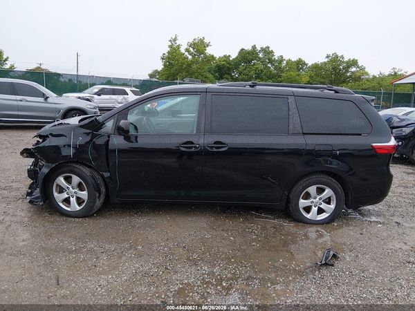 2017 TOYOTA SIENNA LE 8 PASSENGER