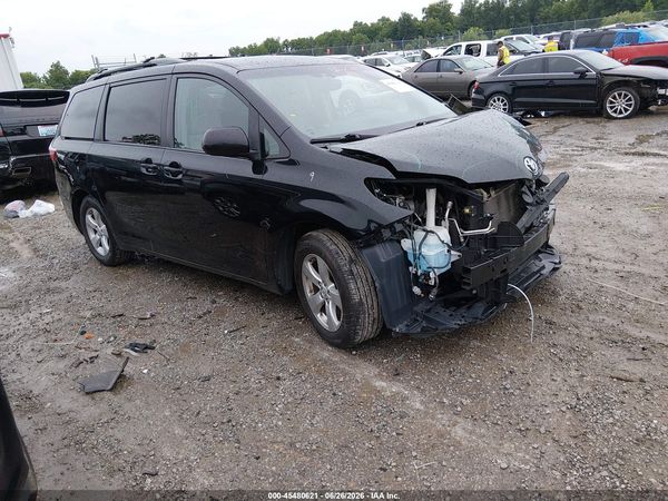 2017 TOYOTA SIENNA LE 8 PASSENGER