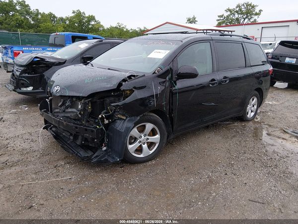2017 TOYOTA SIENNA LE 8 PASSENGER
