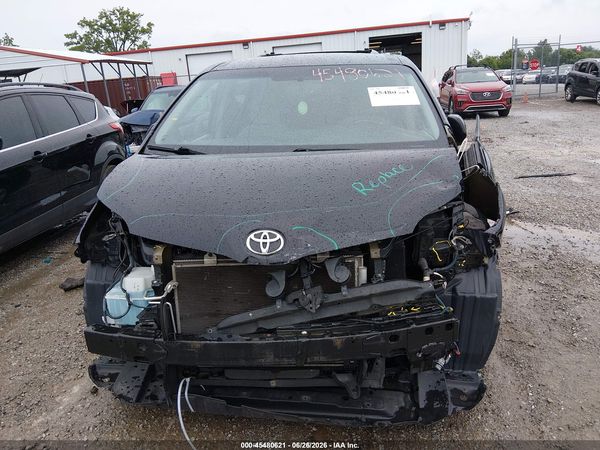 2017 TOYOTA SIENNA LE 8 PASSENGER