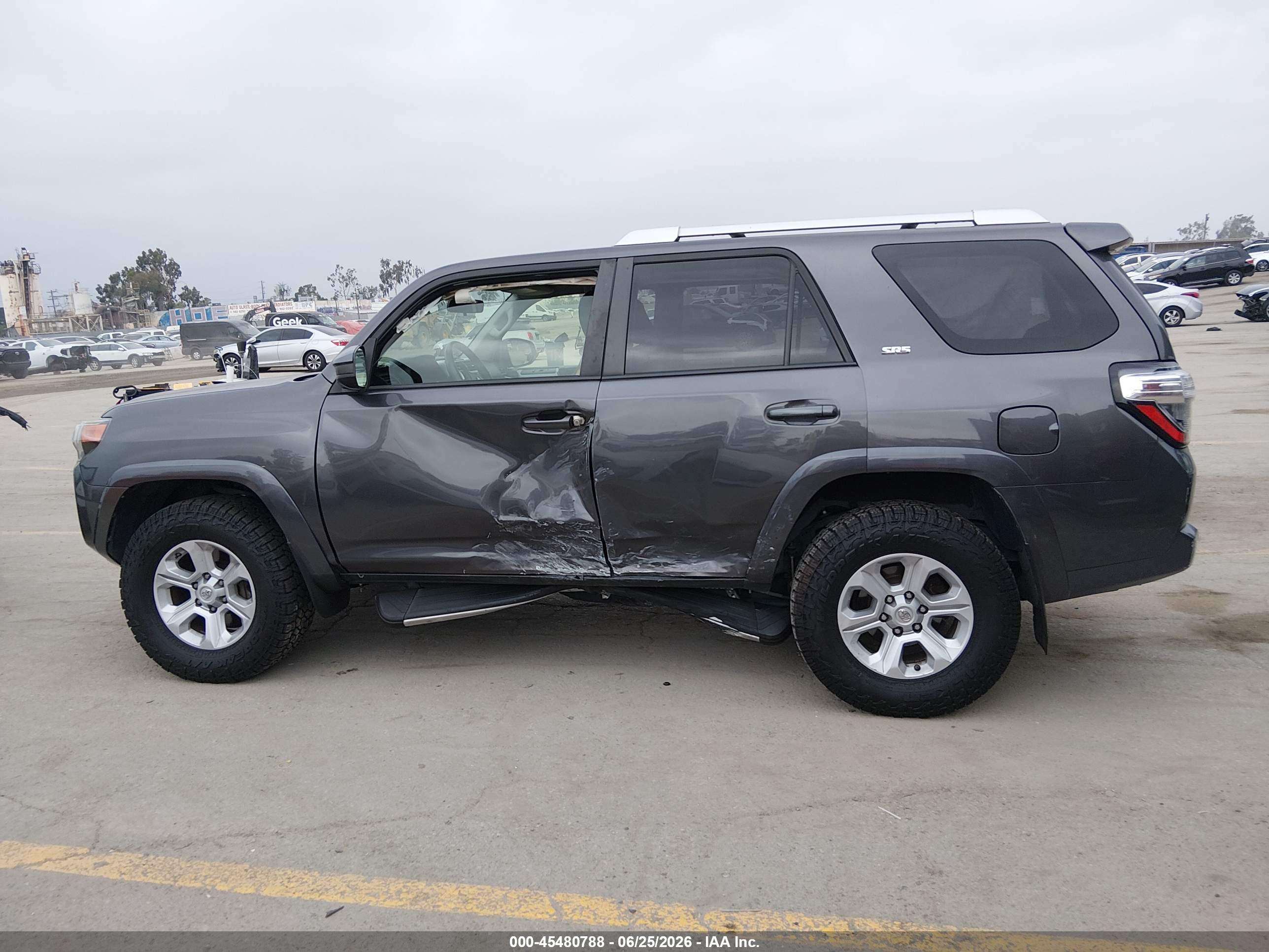 2017 TOYOTA 4RUNNER SR5