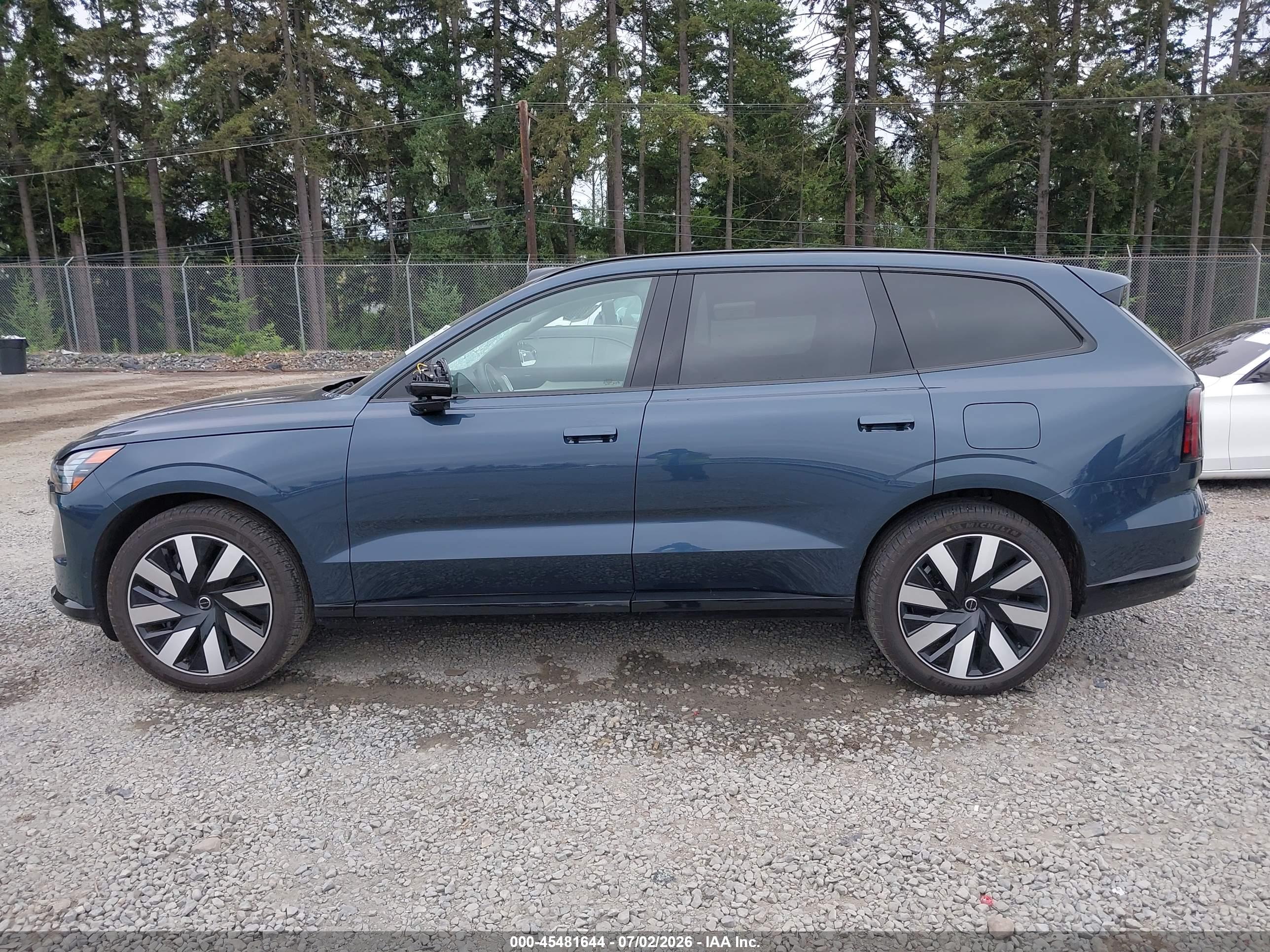 2025 VOLVO EX90
