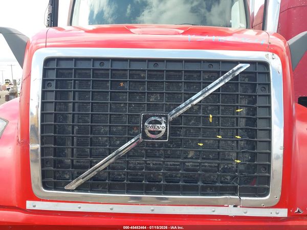 2017 VOLVO VNL