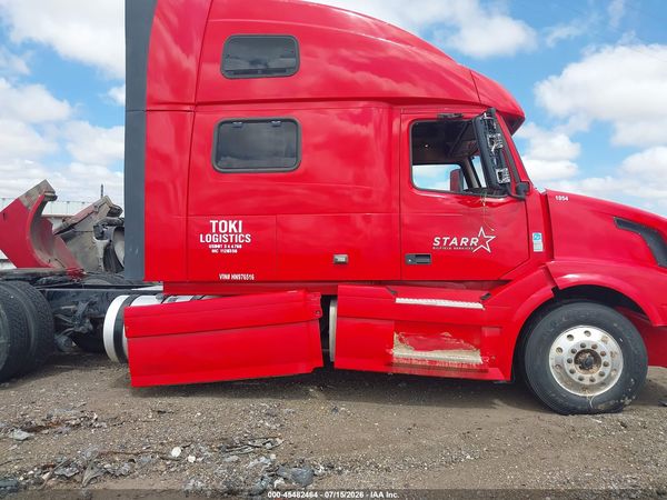 2017 VOLVO VNL