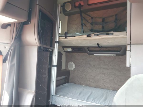 2017 VOLVO VNL