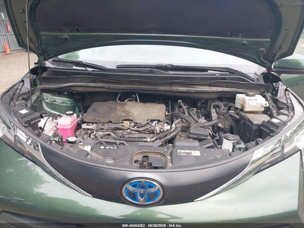 2022 TOYOTA SIENNA LE