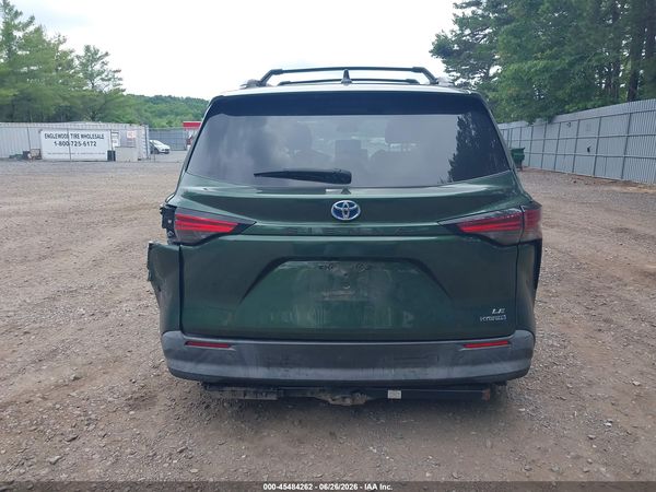 2022 TOYOTA SIENNA LE