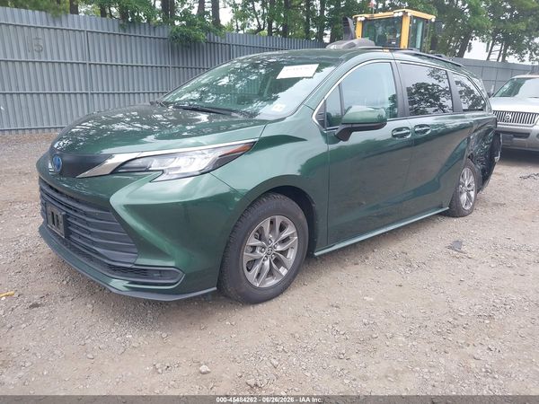 2022 TOYOTA SIENNA LE